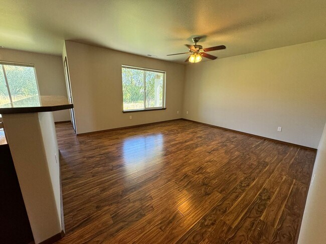 Building Photo - 3 Bed, 2 Bath Home for Rent Now! $500.00 B...