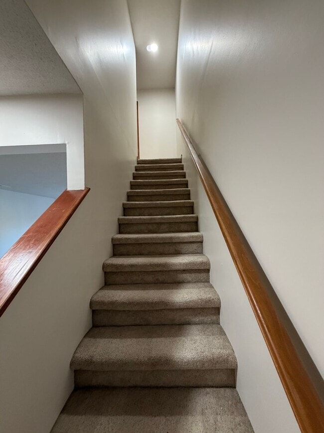 Building Photo - Lakefront 2 bed 2.5 bath townhouse!