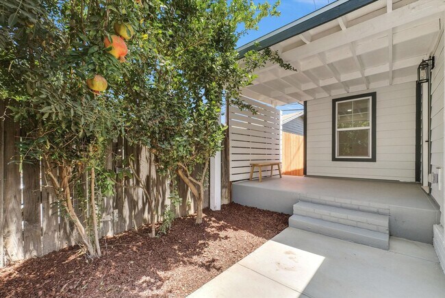 Building Photo - Spacious Remodeled 3 Bed, 2 Bath Home in Prime Downtown Fullerton – 2 Parking Spaces!