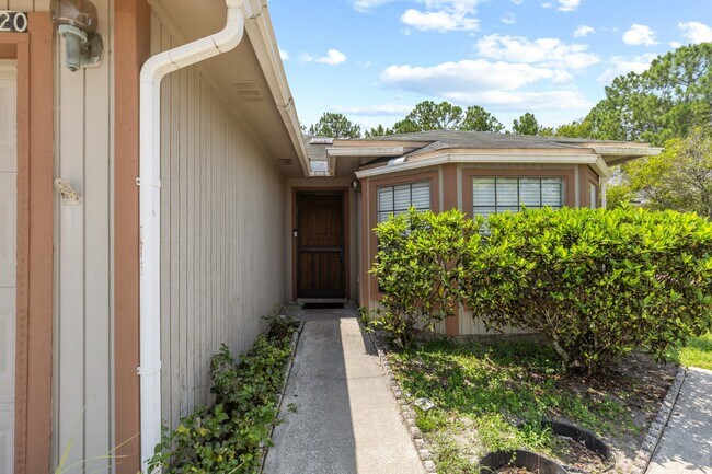 Building Photo - 10820 Ironstone Dr S