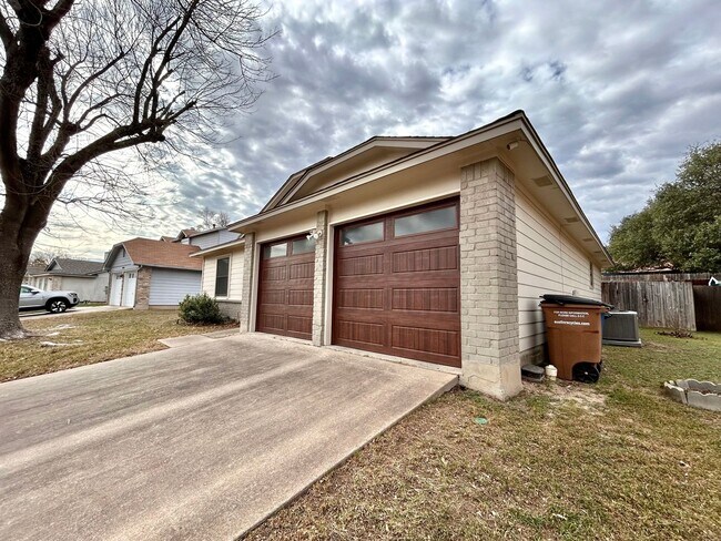 Building Photo - Comfortable & Nice 3BR / 2BA One-Level Home — Garage, Yard & Laundry Room
