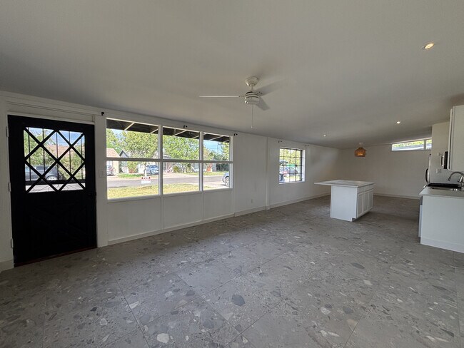 Foto del edificio - 519 W 16th St