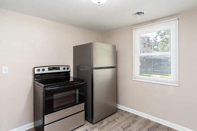 Foto del edificio - One Bedroom One Bathroom Home in South Bel...
