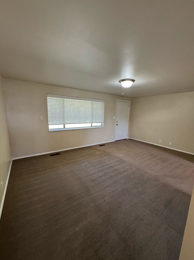 Building Photo - South 520 Fourplex