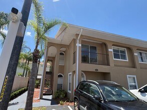 Building Photo - 8824 Coral Palms Ct