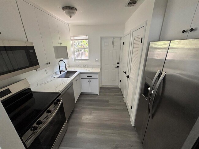 Foto del edificio - 880 SE 12th St