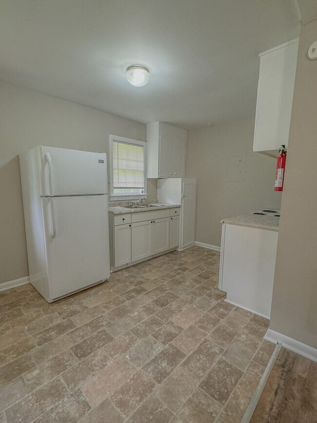 Building Photo - TN-120 Hadley