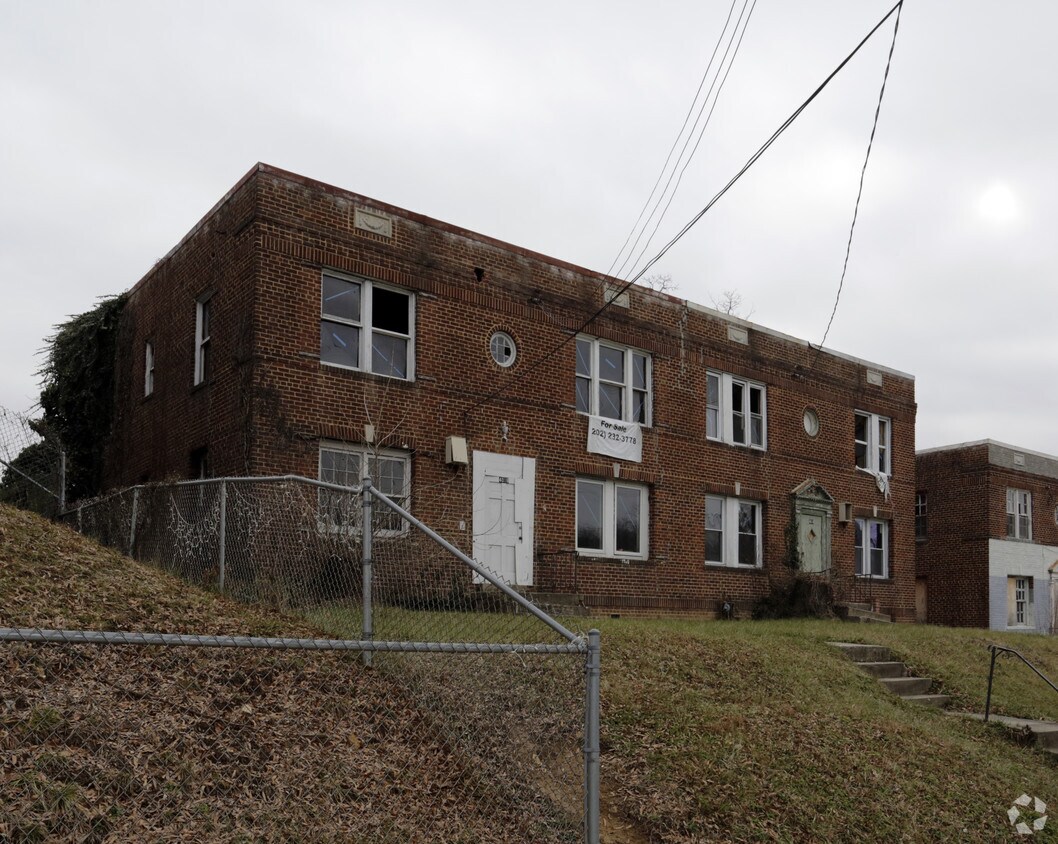 Building Photo - 4016-4022 S Capitol St SE