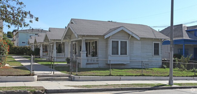 Foto del edificio - 2424-2428 Eastlake Ave