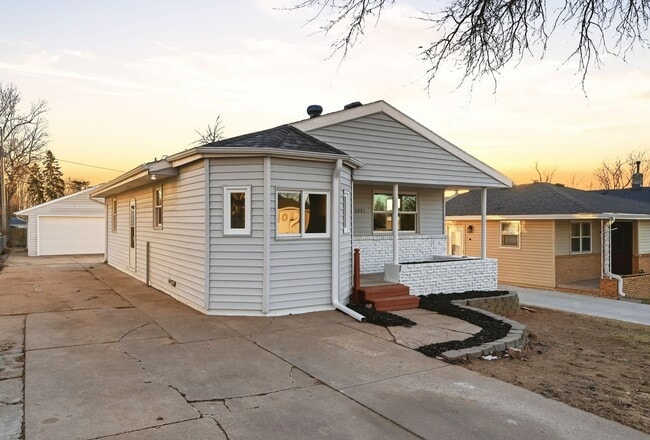 Fully remodeled 4 bed charmer - Fully remodeled 4 bed charmer House