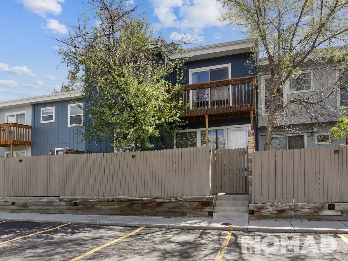 Primary Photo - 5 bed 3.5 Townhome in Central Boulder