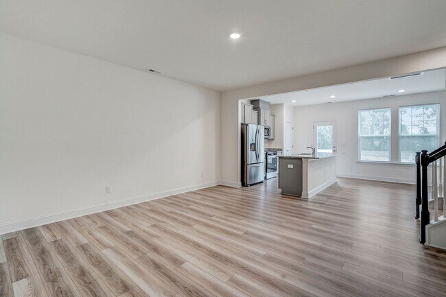 Building Photo - 115 Hyacinth Ln