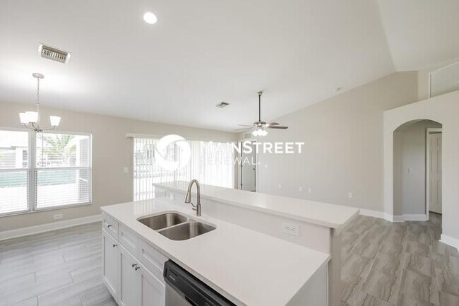 Foto del edificio - 3 Bedroom Pet-Friendly Home in Cape Coral,...