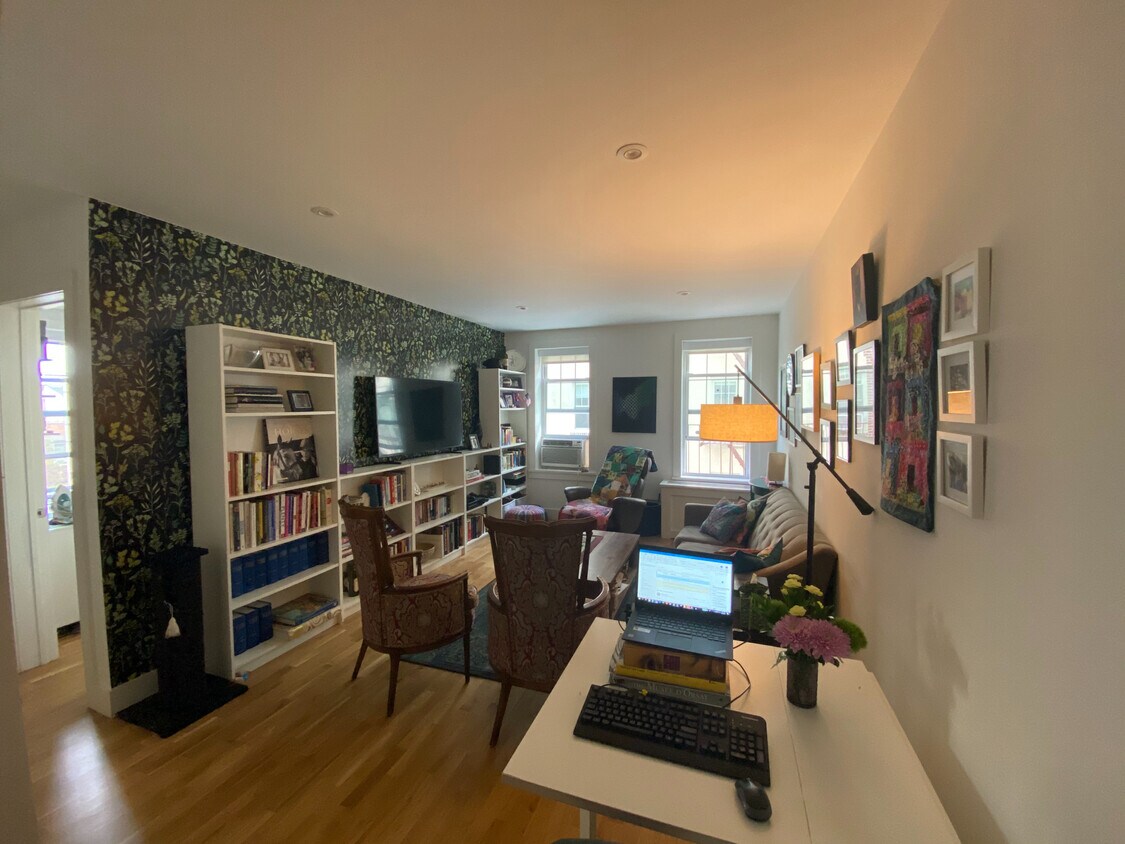 Foto principal - 805 St Marks Ave