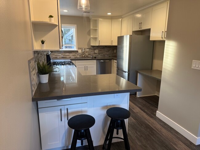 Photo - 541 Pamlar Ave House