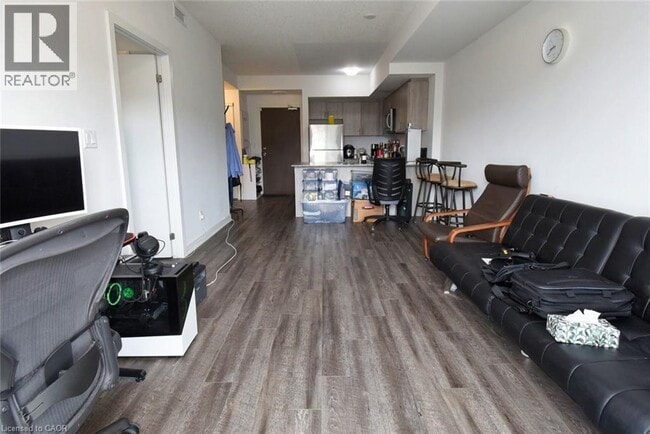 Building Photo - 16 Markle Cres