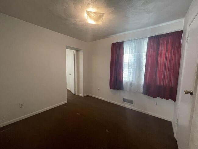 Building Photo - 32 Pennsylvania Ave