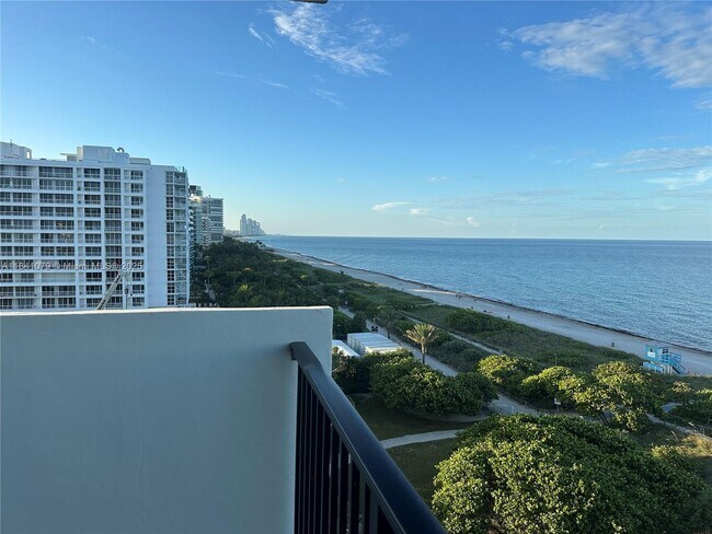 Foto del edificio - 9273 Collins Ave