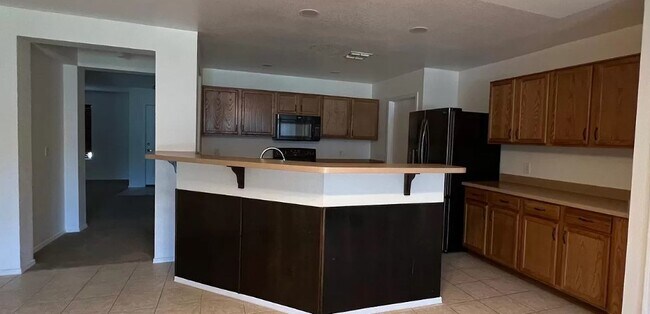 Building Photo - 5926 E Cedarbird Dr