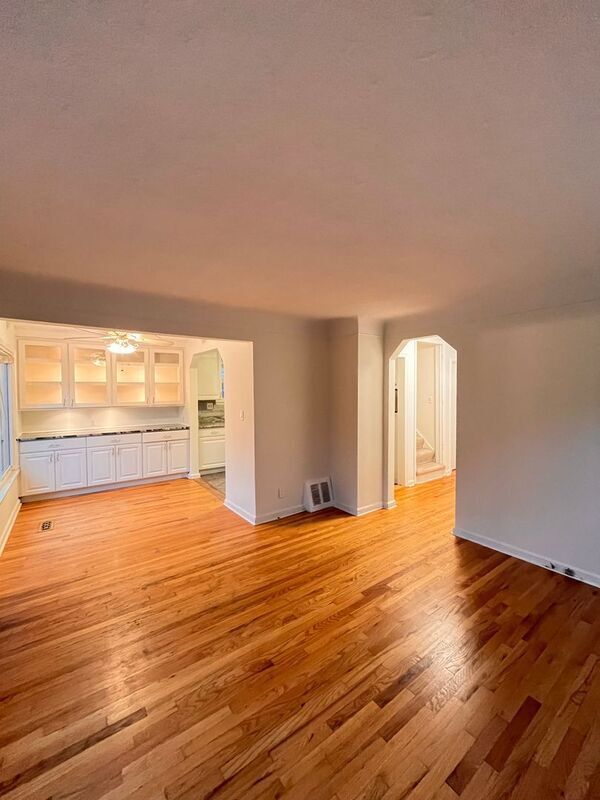 Building Photo - 425 N Minerva Ave