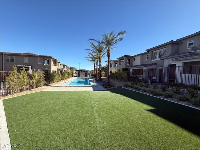 Foto del edificio - 11450 Crimson Ledge Ave