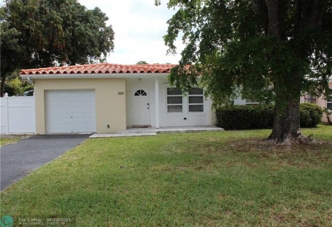 Building Photo - 208 S Riverside Dr