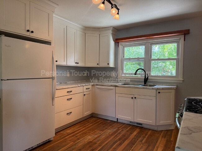 Building Photo - 1717 5th St S