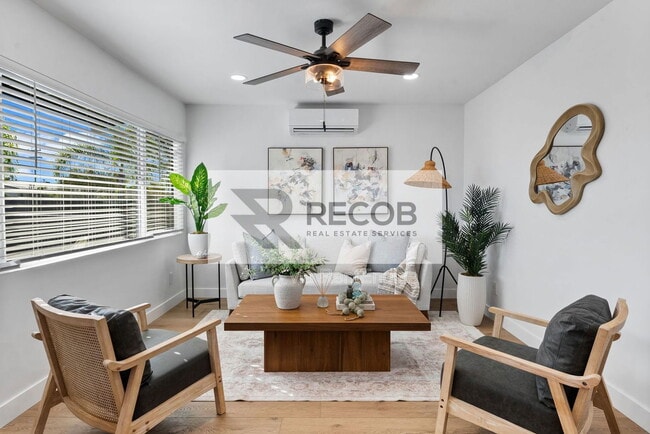 Foto del edificio - 4286 Samoset Ave