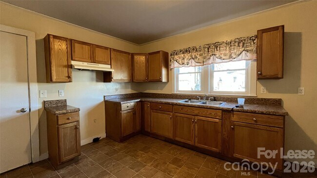 Foto del edificio - 2621 Dr Carver Rd