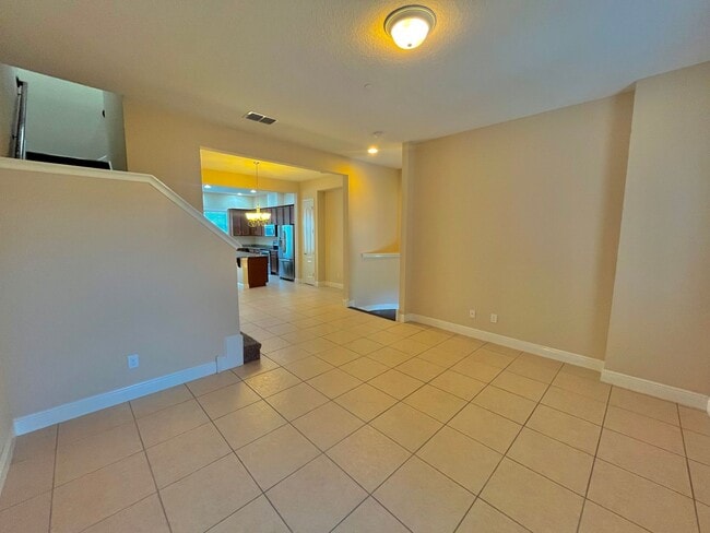 Building Photo - Spacious 4 Bed, 3.5 Bath Lake Mary Home in...