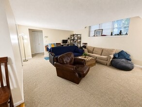 Building Photo - 7 Lake Shore Ct