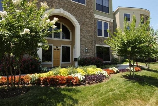 Building Photo - 2600 Hillsboro Pike