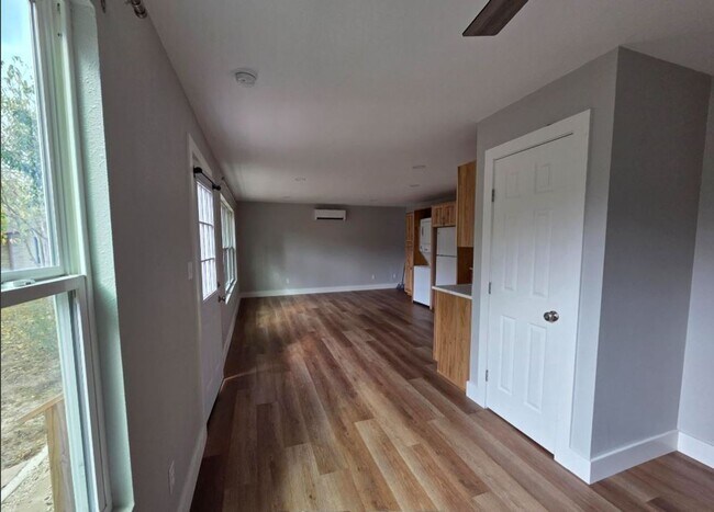 Foto del edificio - 505 East Ln