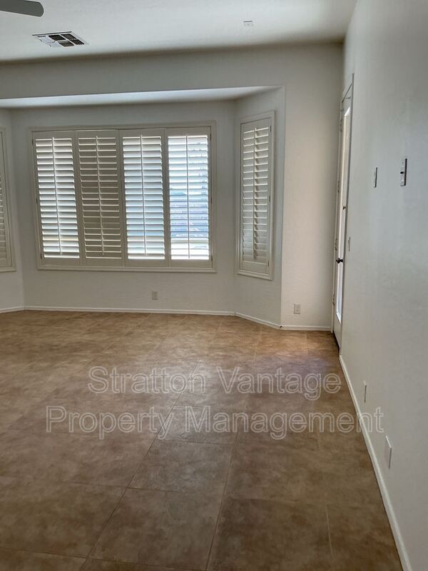 Building Photo - 9811 E Naranja Ave