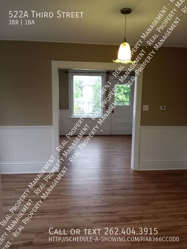 Building Photo - Three bedroom upper duplex
