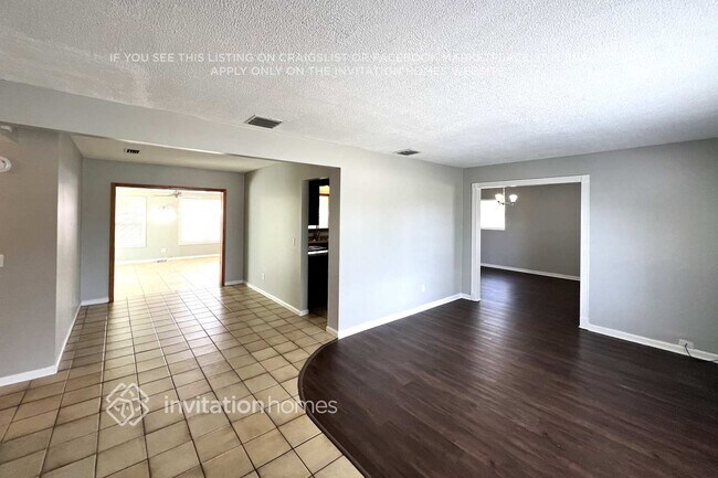 Foto del edificio - 514 NW Floresta Dr
