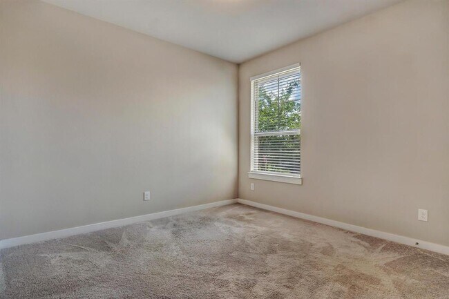 Building Photo - 124 Saturnia Dr