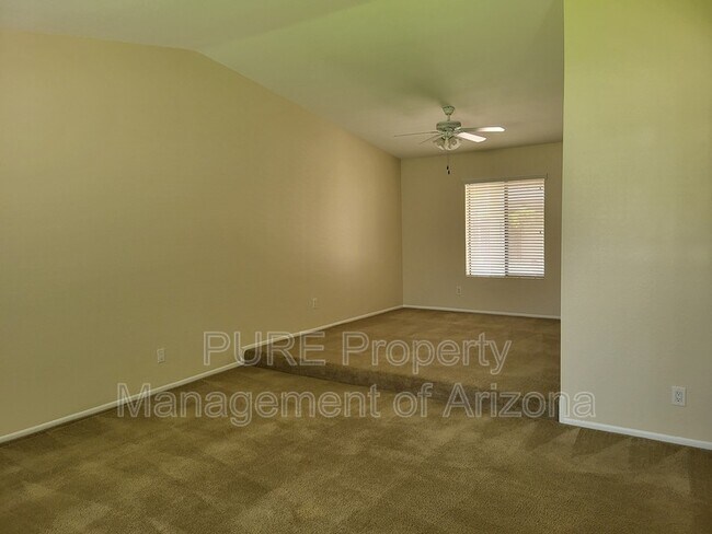 Building Photo - 1607 E Edgewater Dr