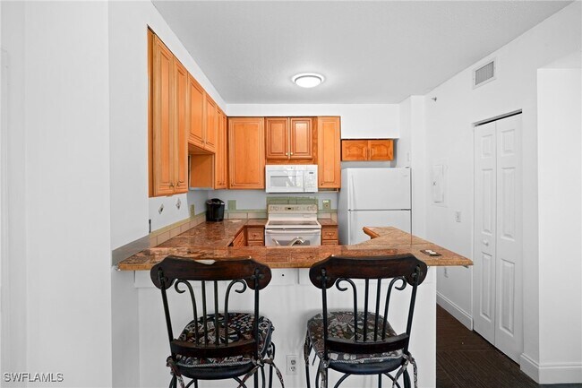 Foto del edificio - 1220 Reserve Way