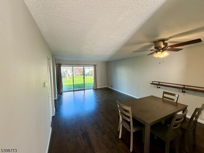 Building Photo - 347 Bromley Pl