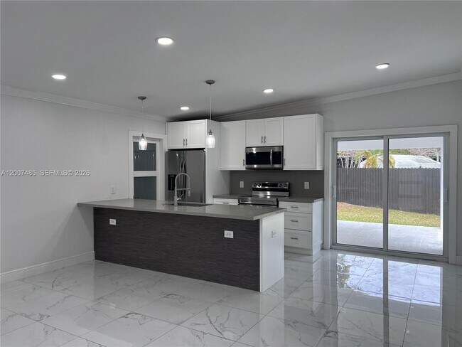 Foto del edificio - 1361 Sylvania Blvd