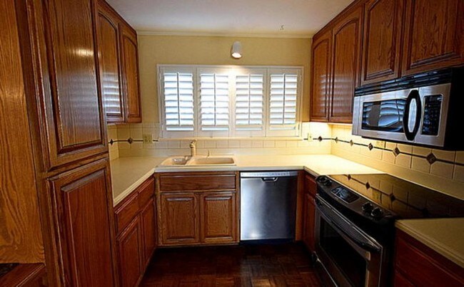 Building Photo - CHARMING TERRA LINDA 4BR/2BA, POOL, HDWD F...