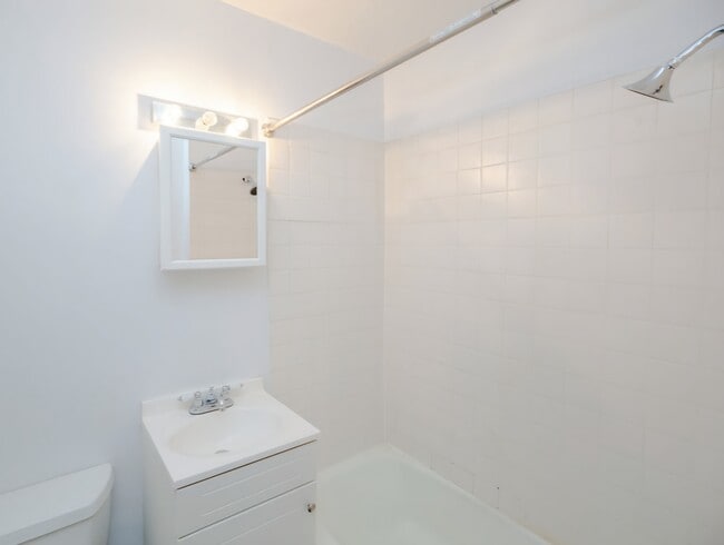 Building Photo - 1504 N Dearborn Pky