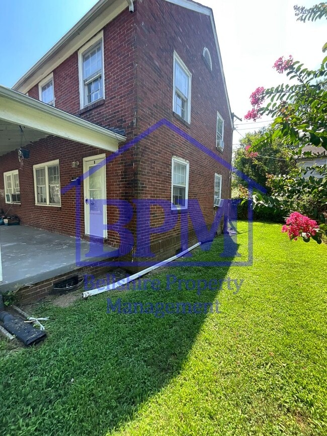 Building Photo - 908 Berry St