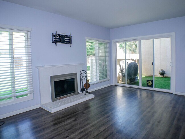 Building Photo - Point Loma Townhome - Beautiful Community ...