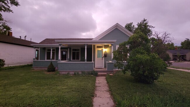 Foto del edificio - PET FRIENDLY 3 BEDROOM, 2 BATHROOM, DOWNTOWN LOCATION!