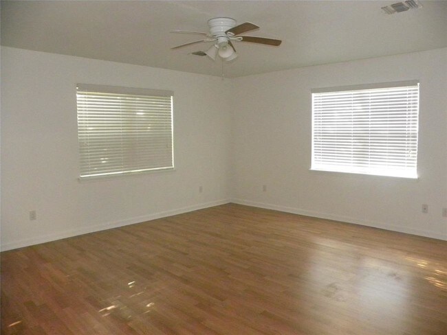 Foto del edificio - 316 E Morton Ave