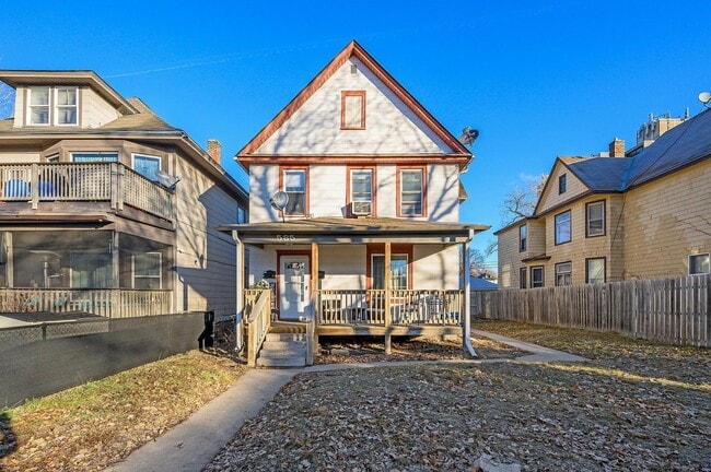 Building Photo - 585 Case Ave