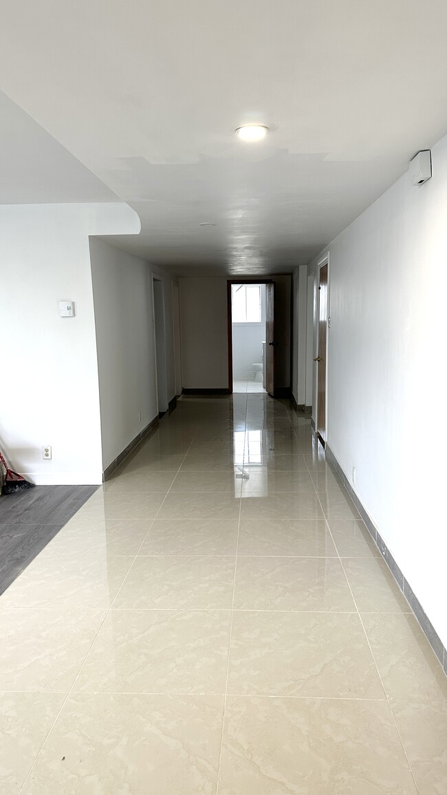 Photo du bâtiment - 443 Rue Sauvé E