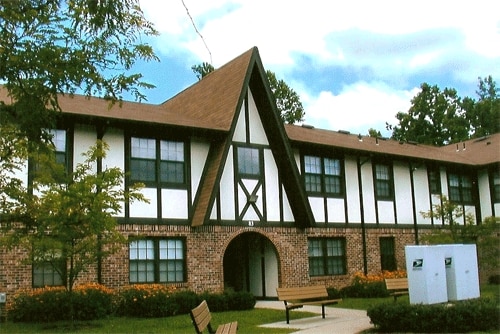 Building Photo - Tudor Gardens